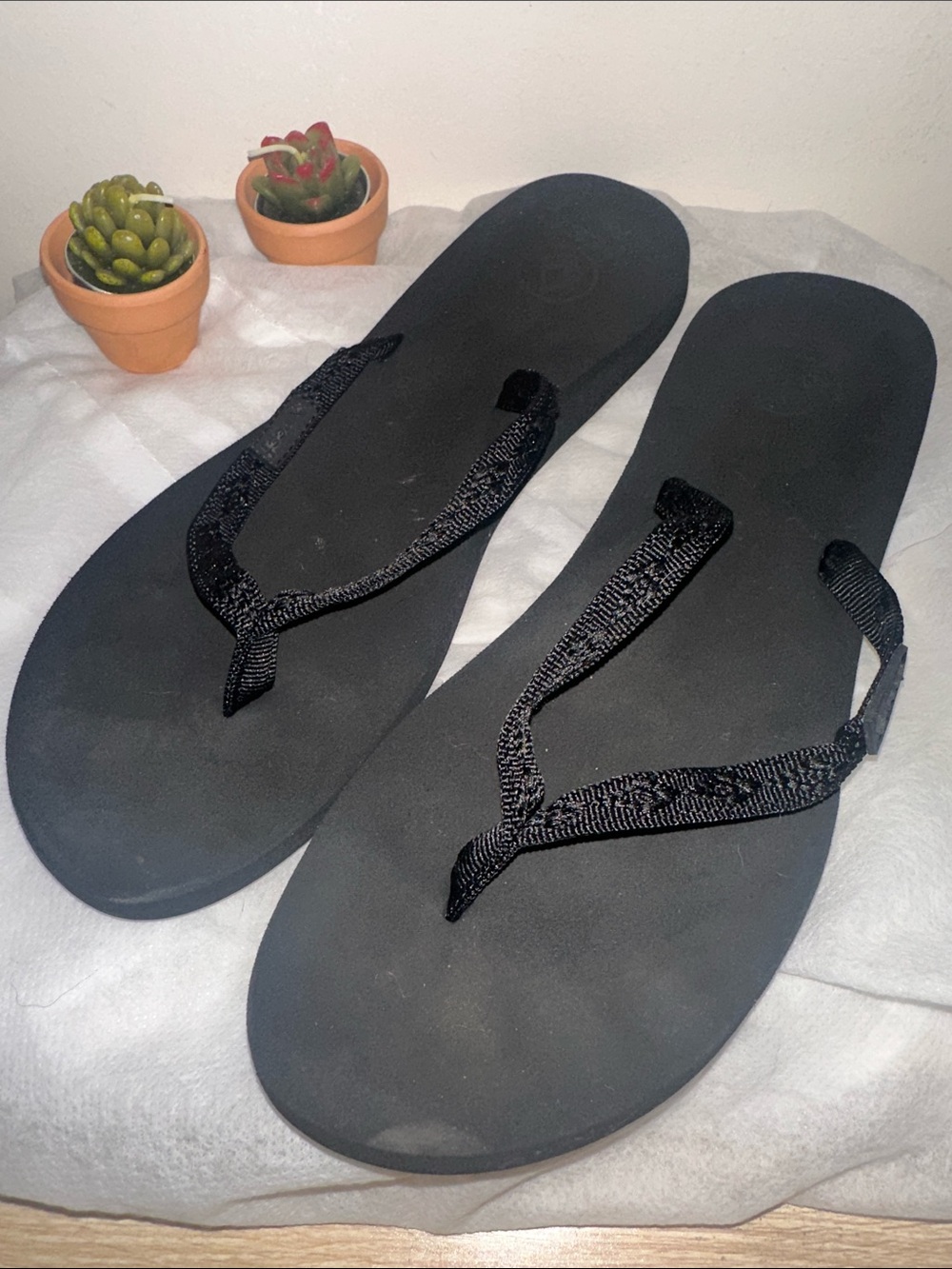 REEF Women's Black Ginger Flip Flops Sandals Size 11 EUC